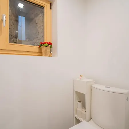 Au Stammtisch - Cozy, Rustic And Authentic